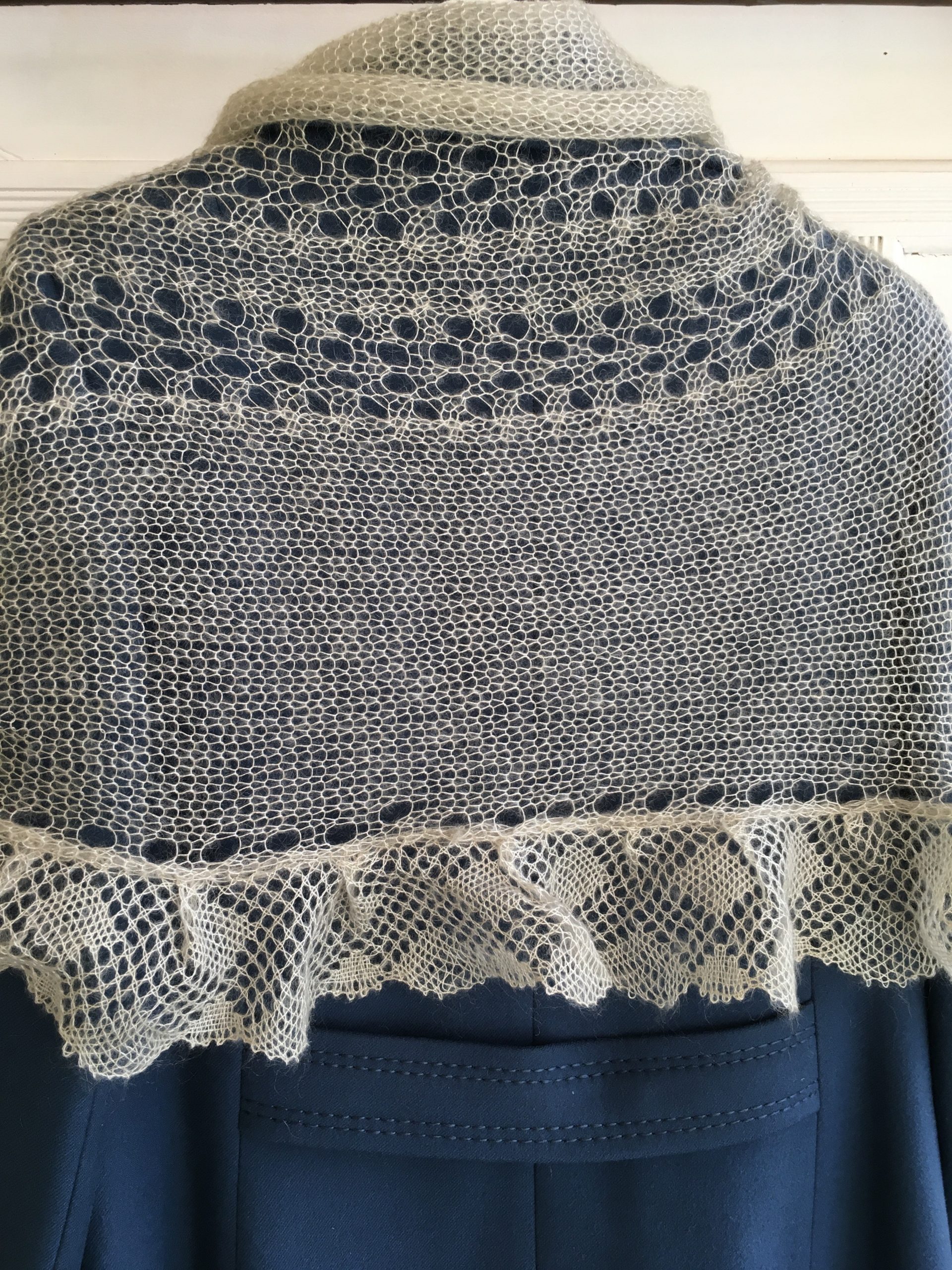 VENDU - Ancienne Mantille Fine Dentelle Noire - Le Grenier De Lisette